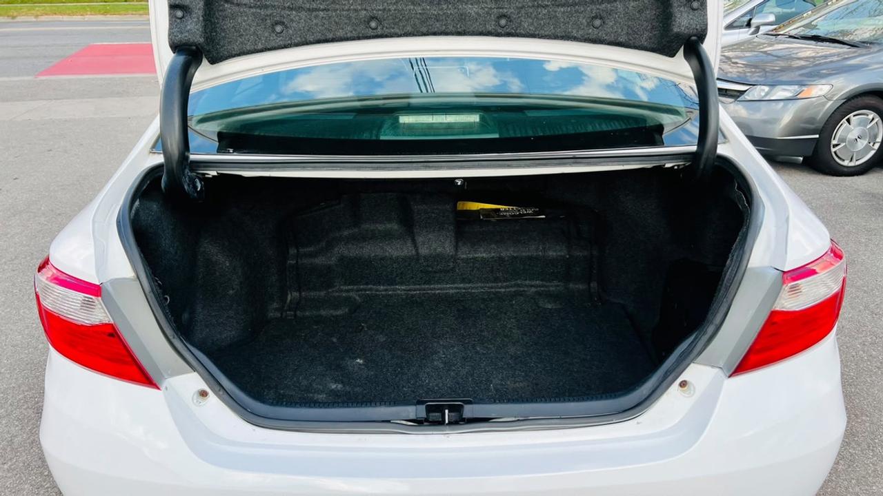 2016 Toyota Camry HYBRID LE Photo