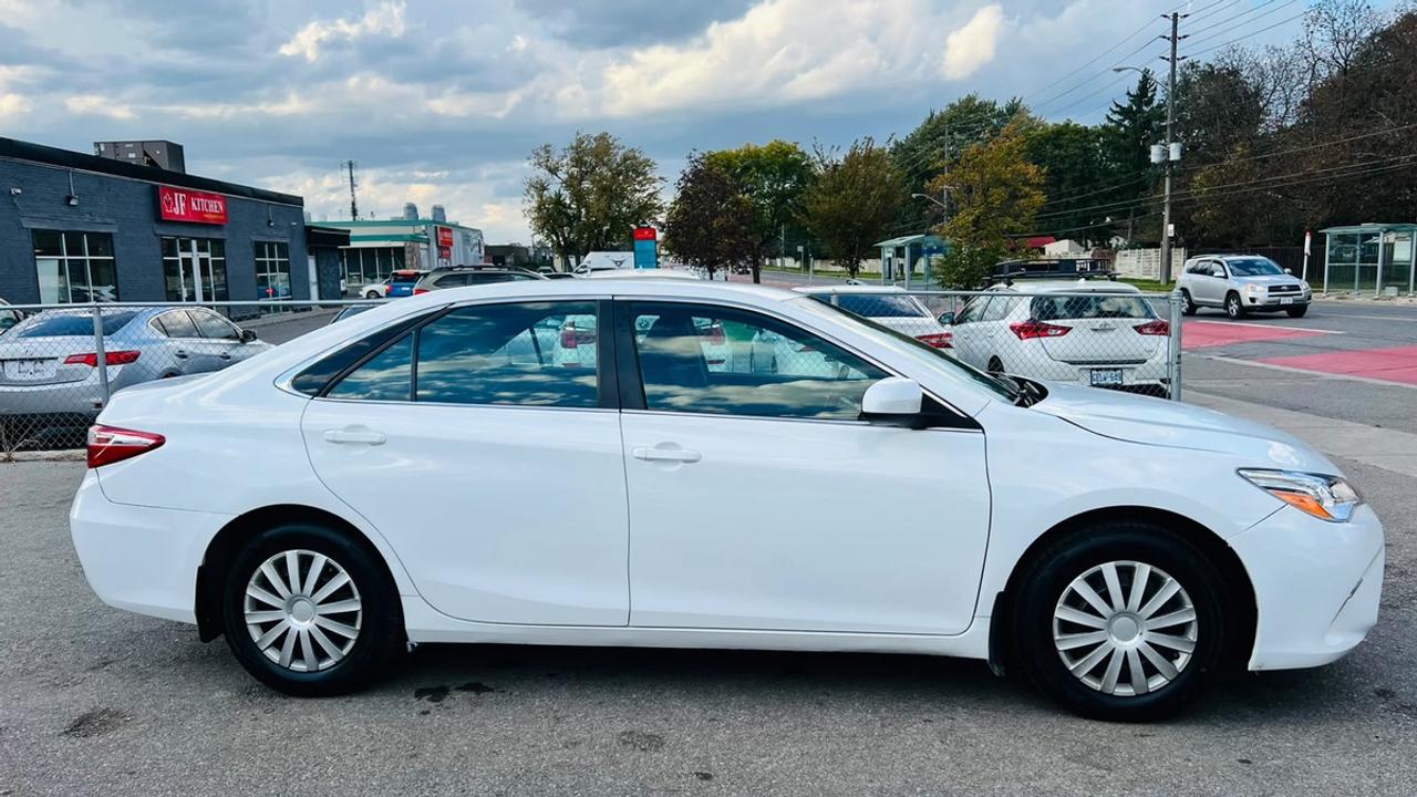 2016 Toyota Camry HYBRID LE Photo