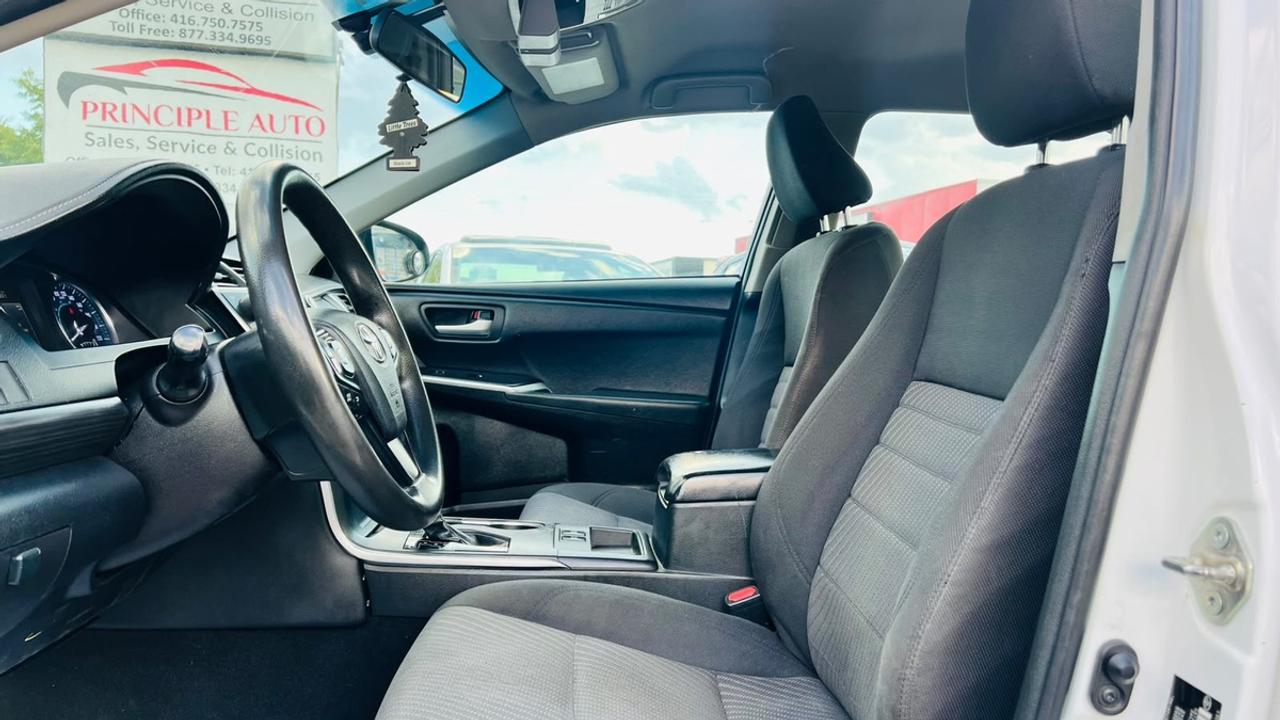 2016 Toyota Camry HYBRID LE Photo