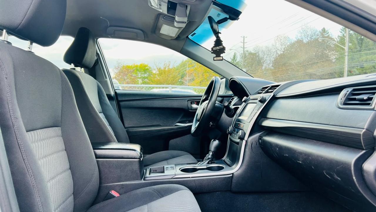 2016 Toyota Camry HYBRID LE Photo