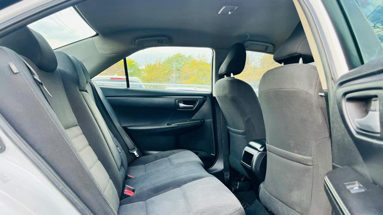 2016 Toyota Camry HYBRID LE Photo