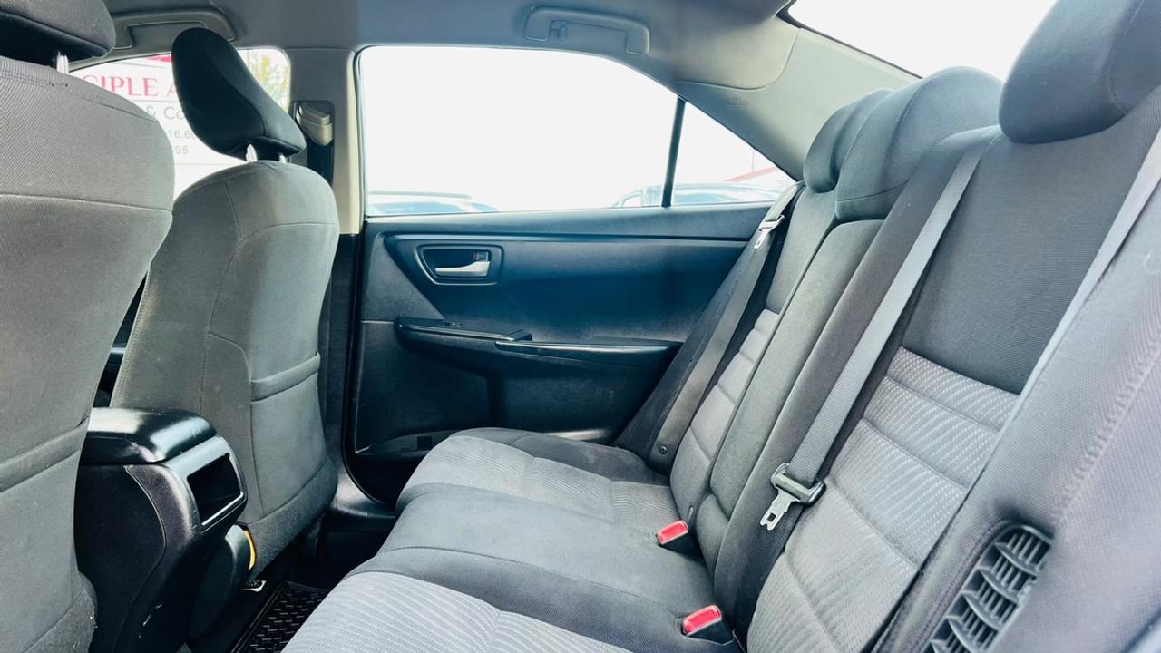 2016 Toyota Camry HYBRID LE Photo