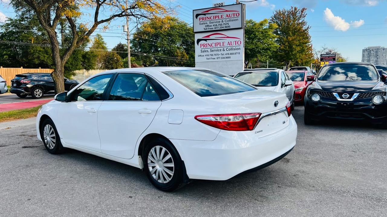 2016 Toyota Camry HYBRID LE Photo