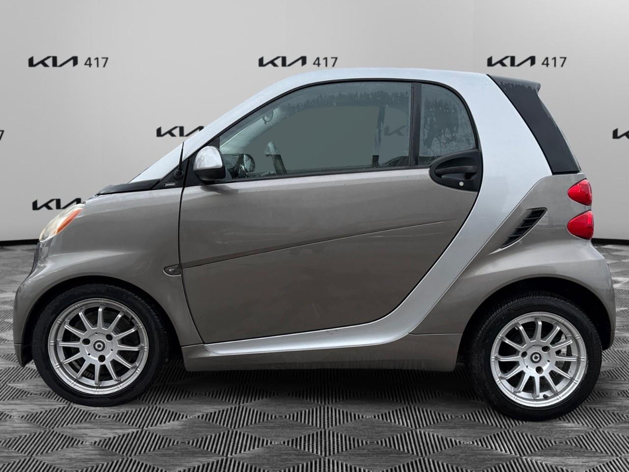 2011 Smart fortwo 2dr Cpe Passion Photo