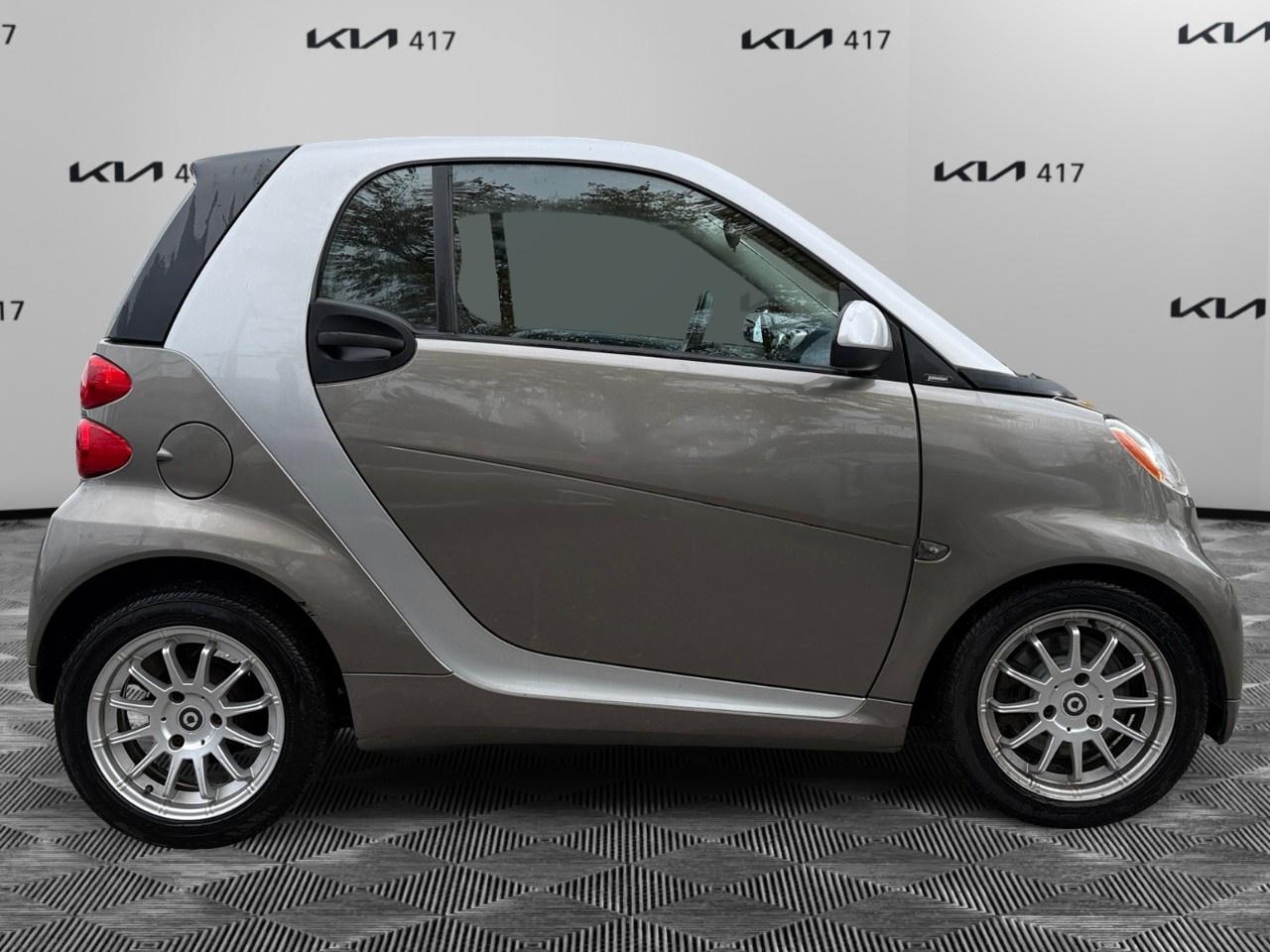 2011 Smart fortwo 2dr Cpe Passion Photo