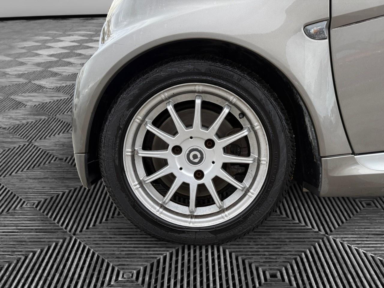 2011 Smart fortwo 2dr Cpe Passion Photo