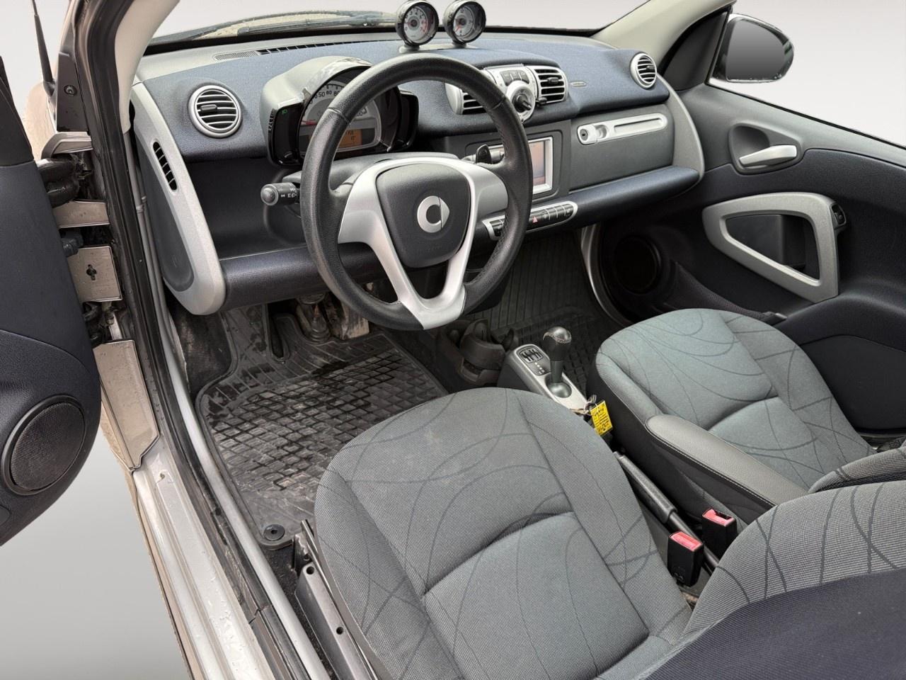 2011 Smart fortwo 2dr Cpe Passion Photo