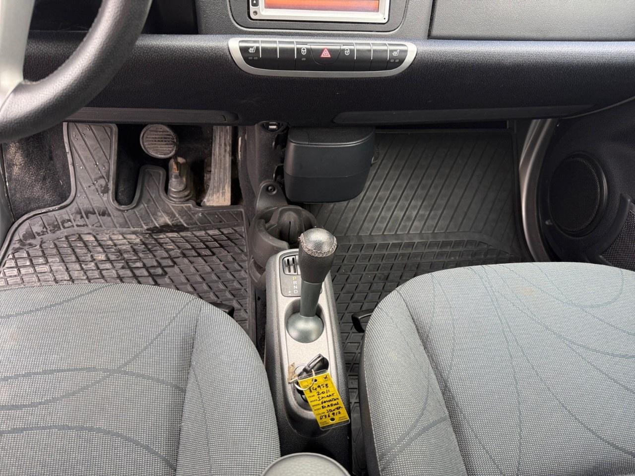 2011 Smart fortwo 2dr Cpe Passion Photo