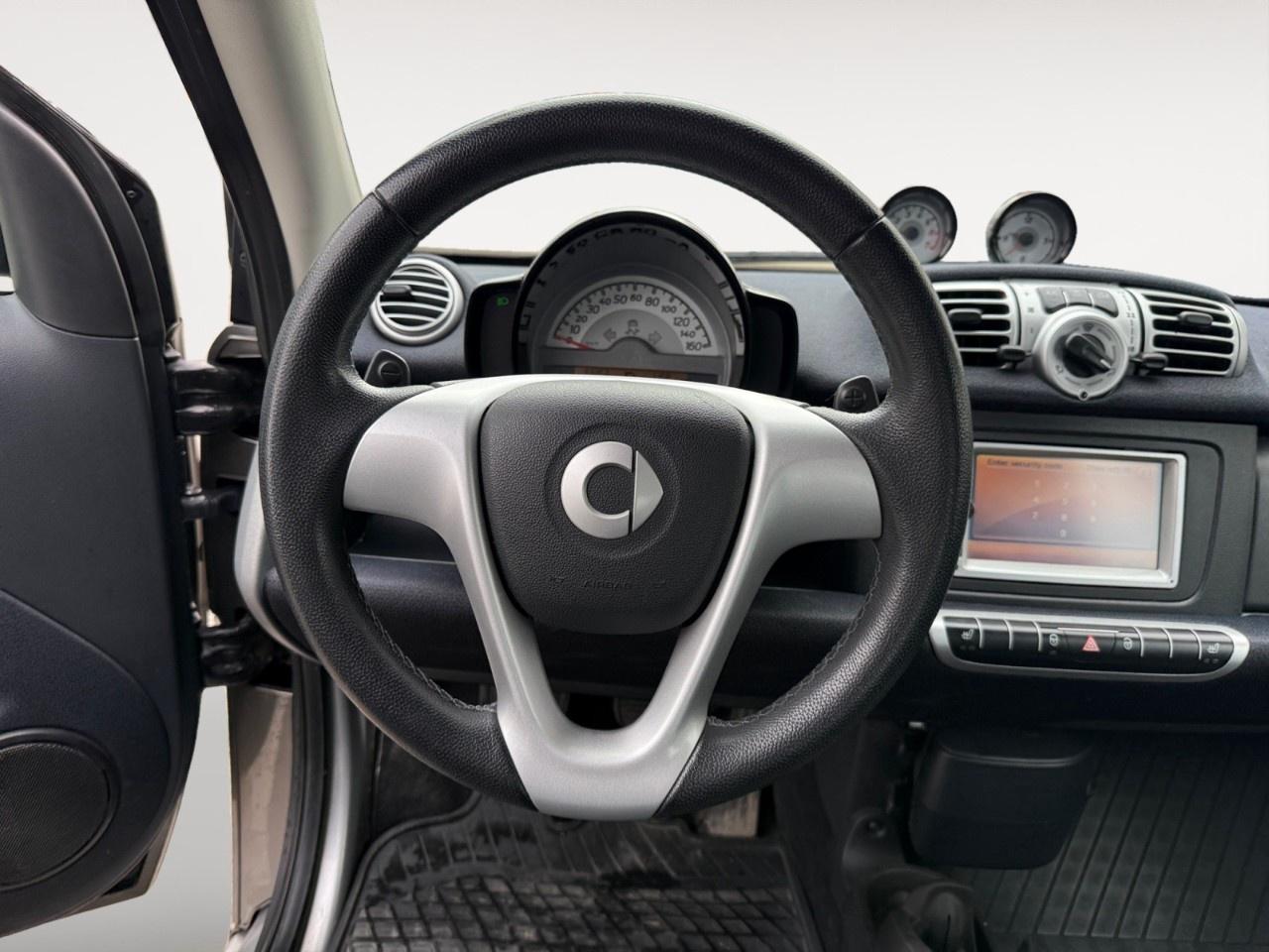 2011 Smart fortwo 2dr Cpe Passion Photo