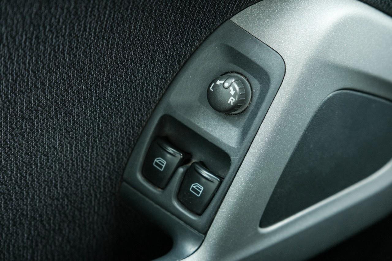 2011 Smart fortwo 2dr Cpe Passion Photo