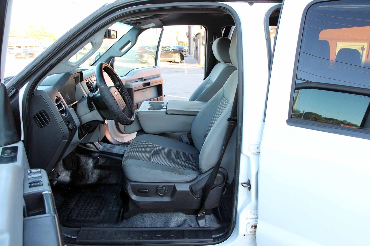 2015 Ford SUPER DUTY F-250 SRW XLT Photo