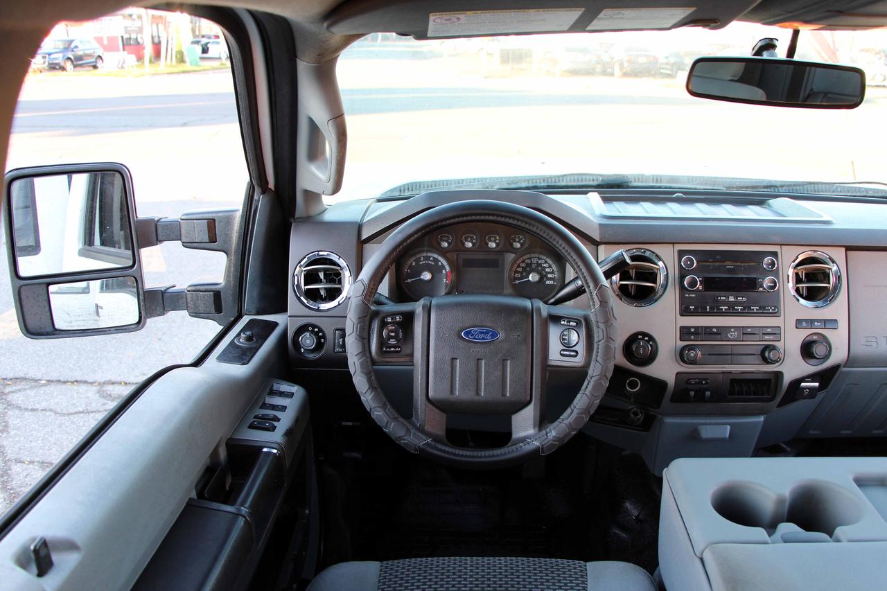 2015 Ford SUPER DUTY F-250 SRW XLT Photo