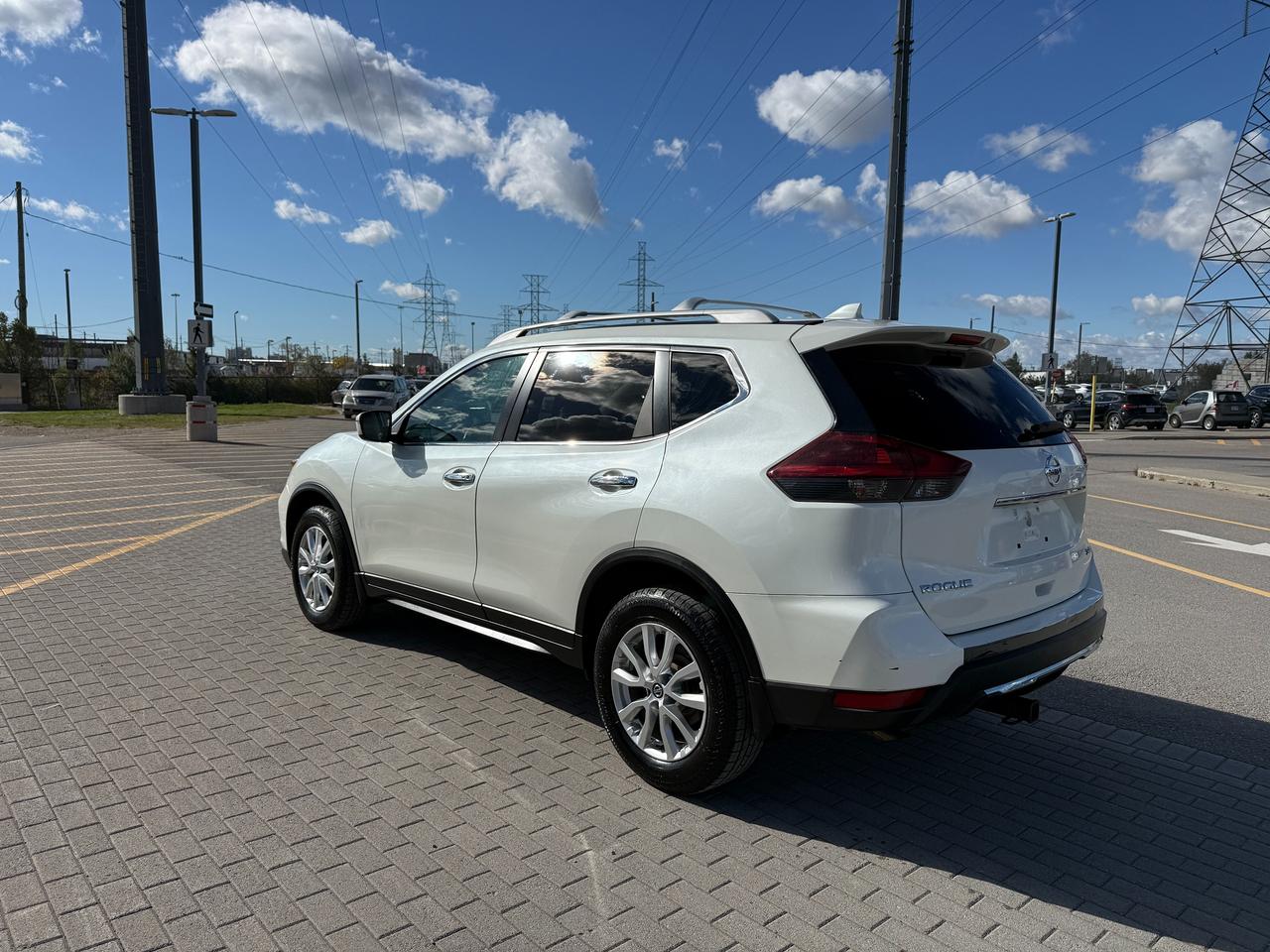 2018 Nissan Rogue SV*PANO ROOF*LANE ASSIST* Photo