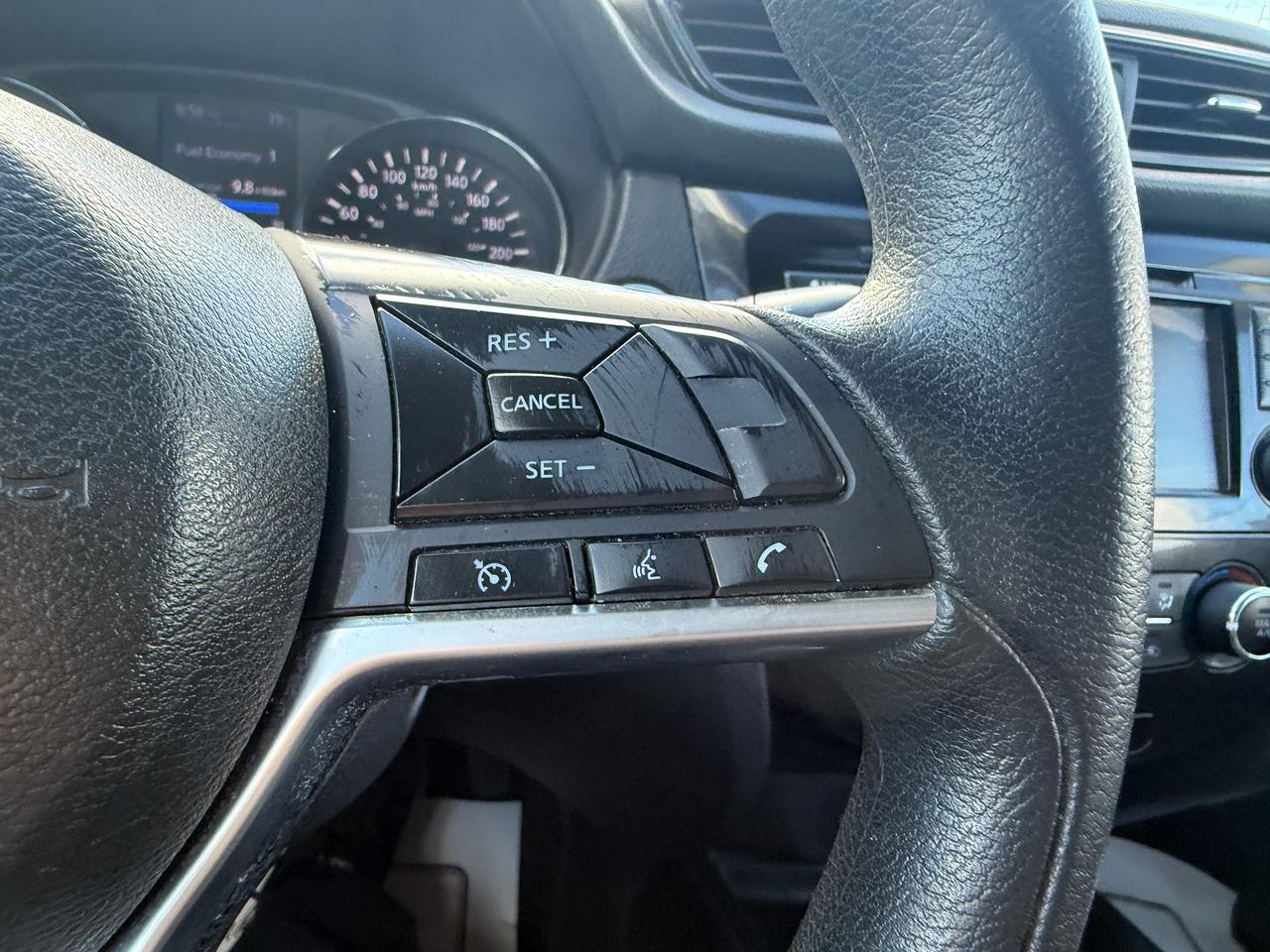 2018 Nissan Rogue SV*PANO ROOF*LANE ASSIST* Photo