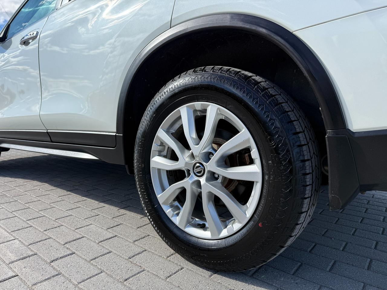 2018 Nissan Rogue SV*PANO ROOF*LANE ASSIST* Photo