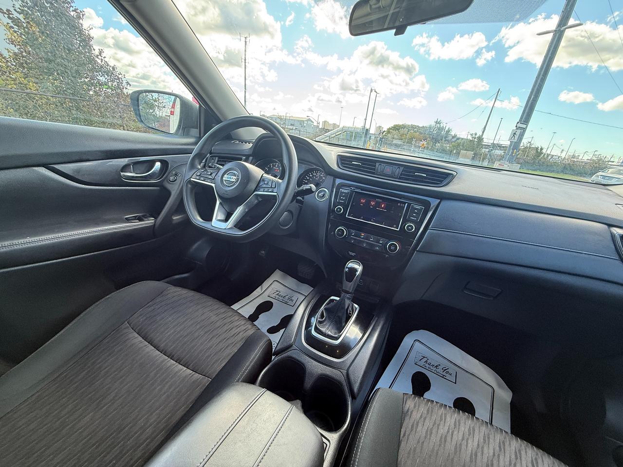 2018 Nissan Rogue SV*PANO ROOF*LANE ASSIST* Photo