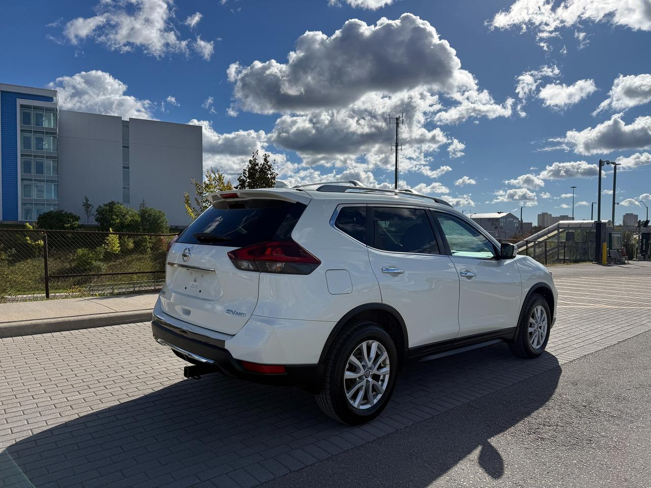 2018 Nissan Rogue SV*PANO ROOF*LANE ASSIST* Photo