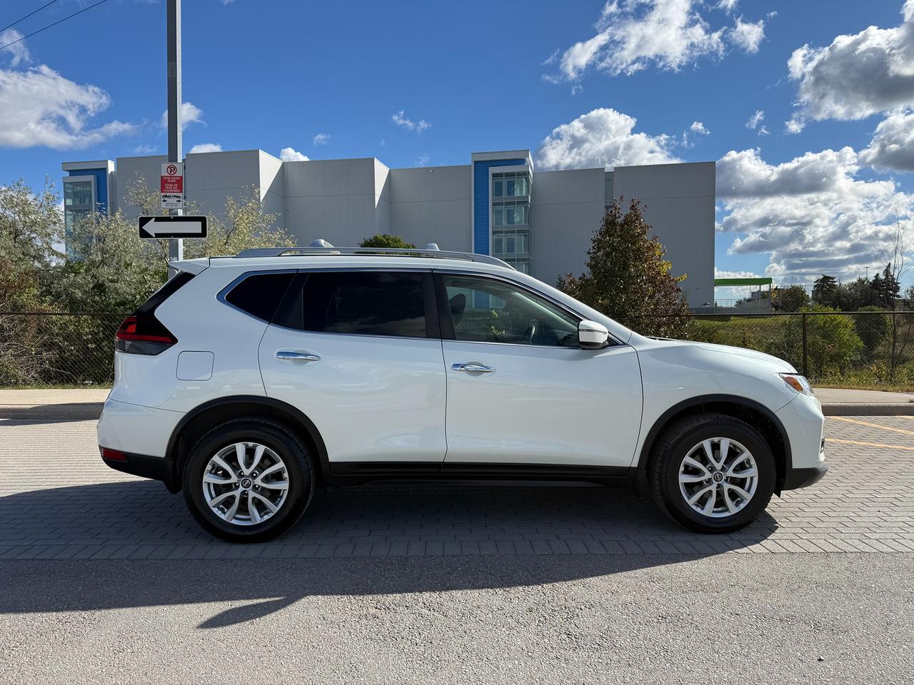 2018 Nissan Rogue SV*PANO ROOF*LANE ASSIST* Photo