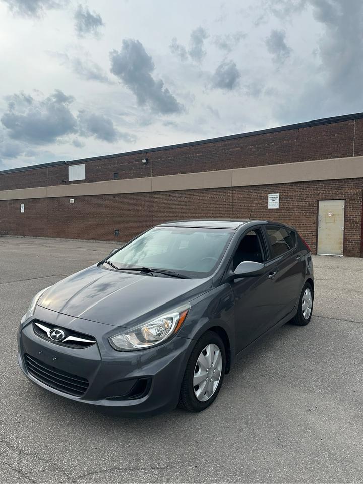 2012 Hyundai Accent GL Photo