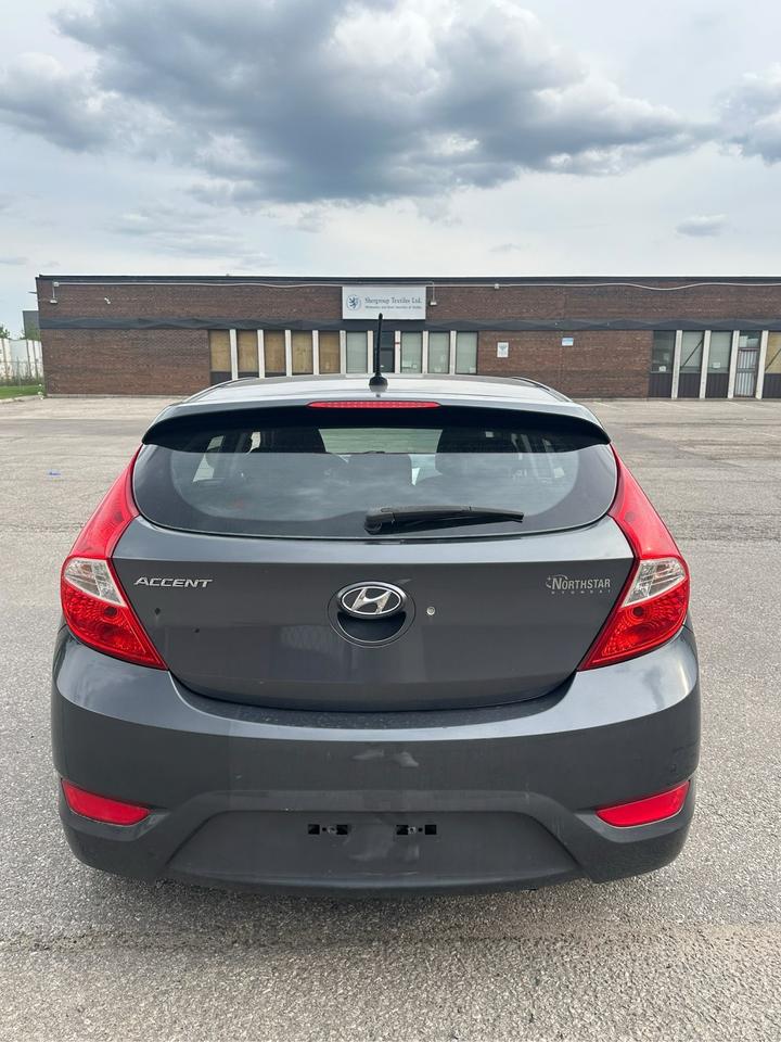 2012 Hyundai Accent GL Photo3