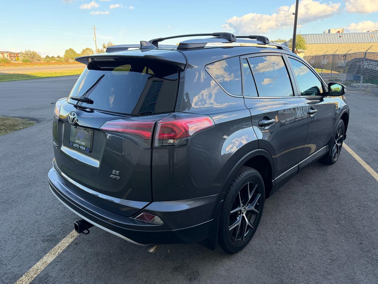 2016 Toyota RAV4 se Photo4