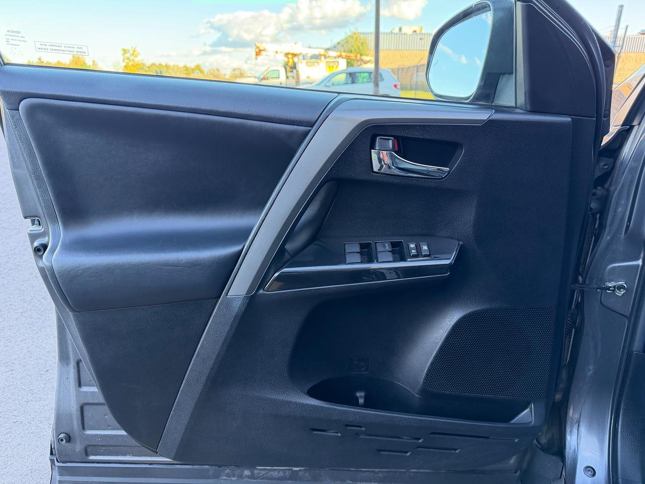 2016 Toyota RAV4 se Photo