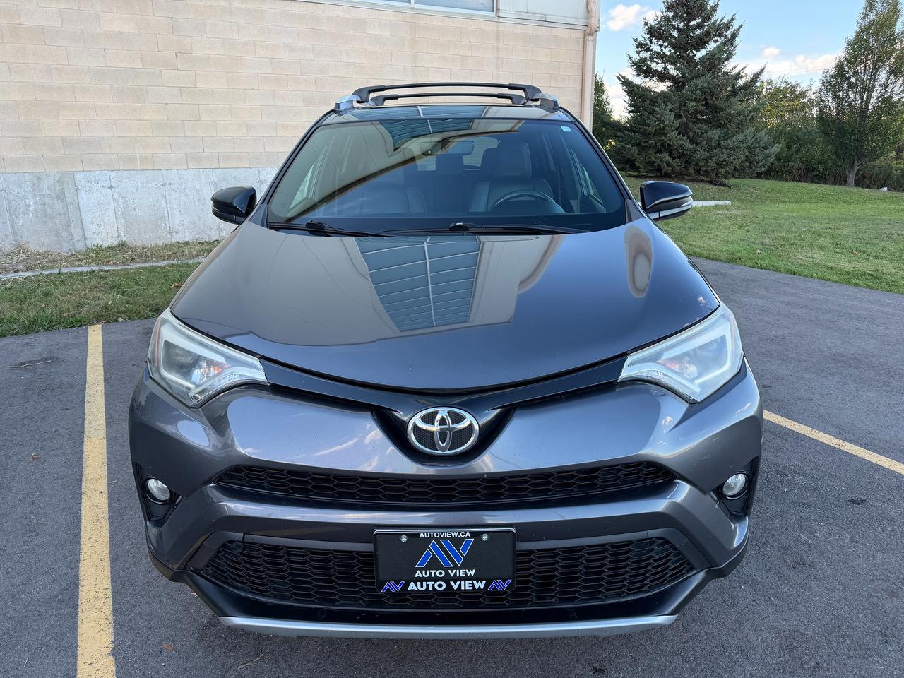 2016 Toyota RAV4 se Photo1