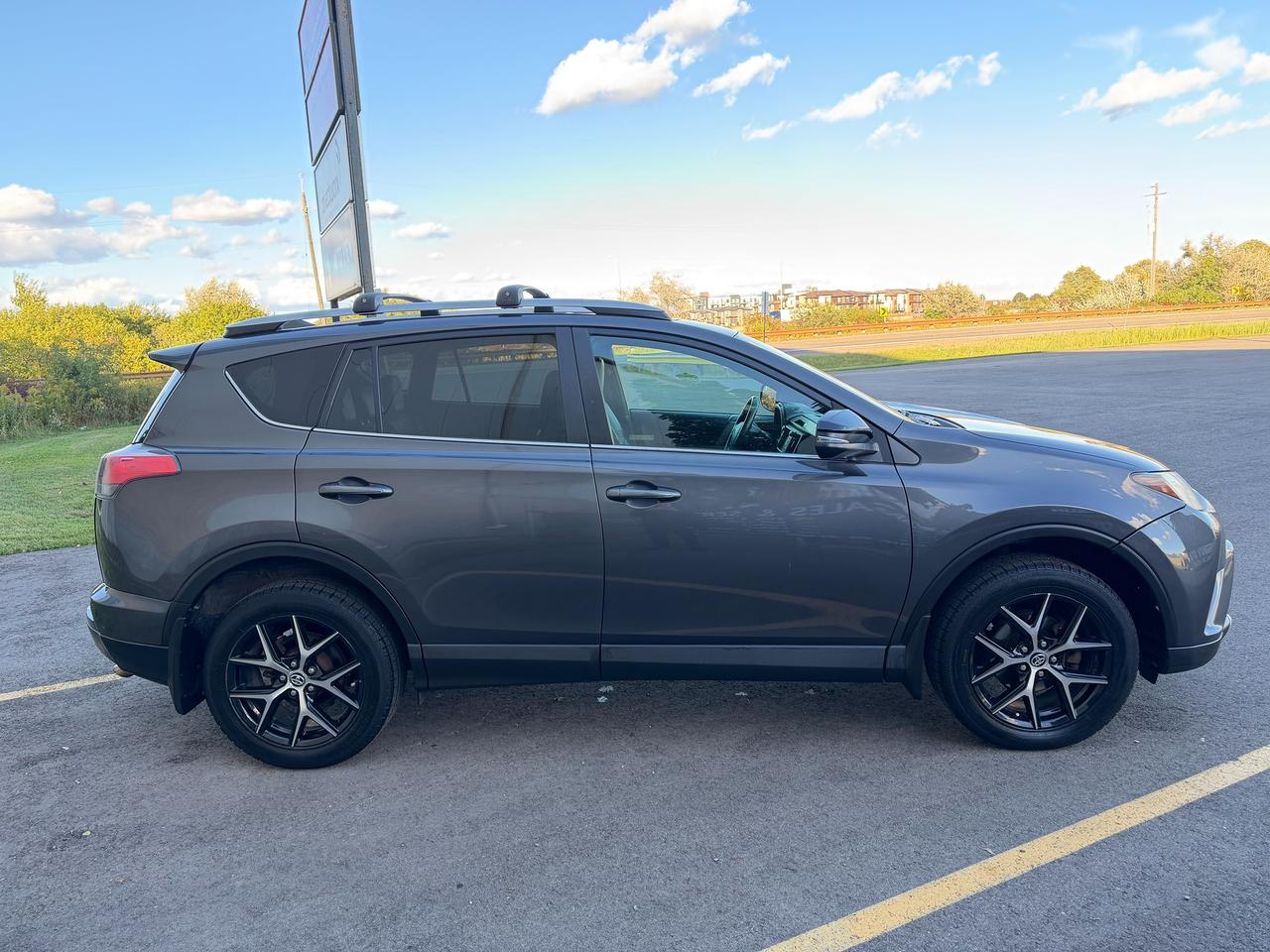 2016 Toyota RAV4 se Photo3