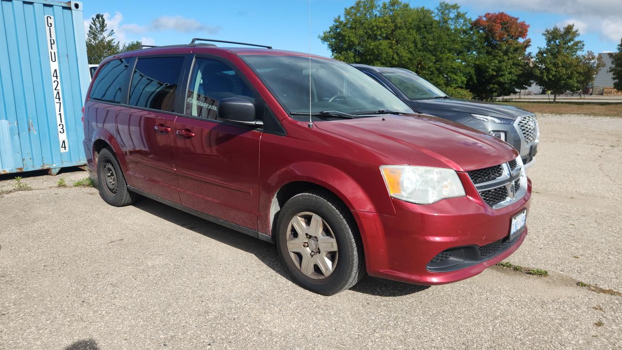 2011 Dodge Grand Caravan SXT Photo1