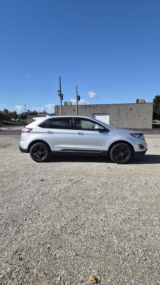 2017 Ford Edge SEL Photo