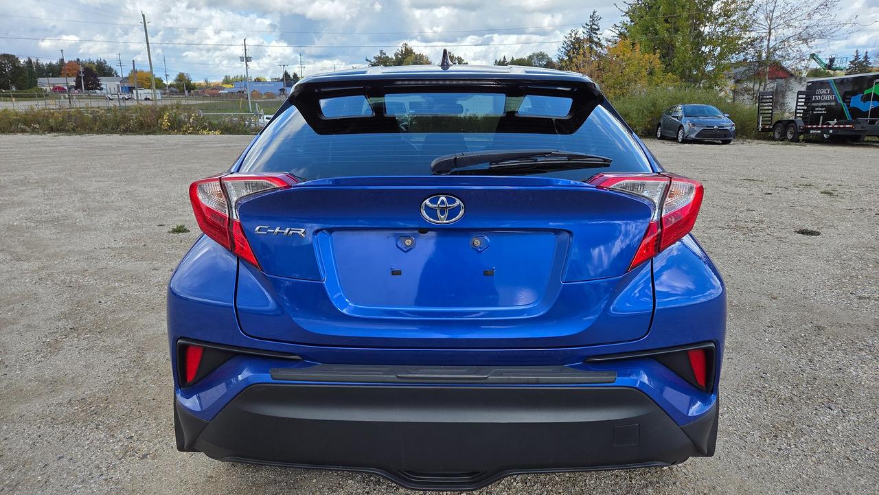 2021 Toyota C-HR XLE Premium Photo