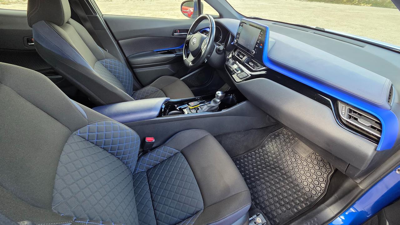 2021 Toyota C-HR XLE Premium Photo