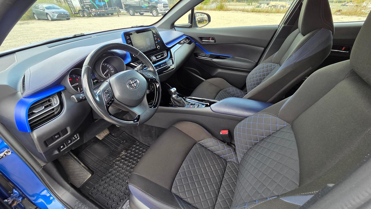 2021 Toyota C-HR XLE Premium Photo