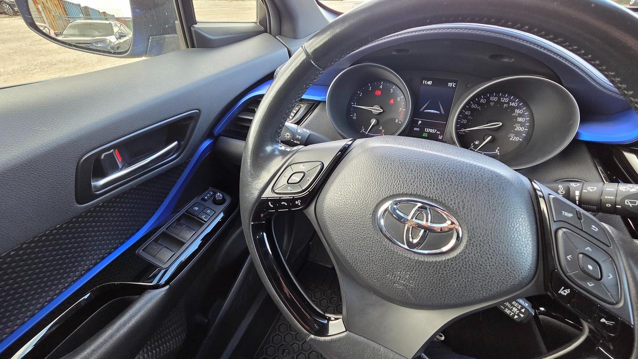 2021 Toyota C-HR XLE Premium Photo