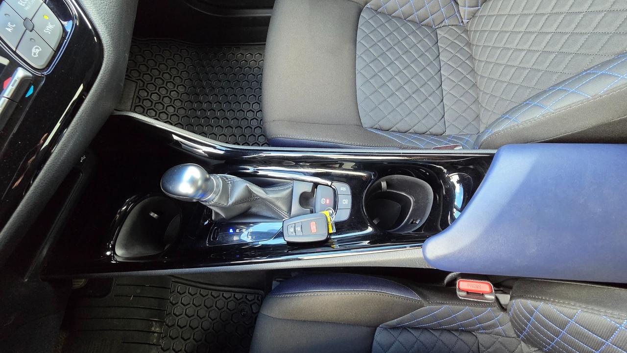 2021 Toyota C-HR XLE Premium Photo