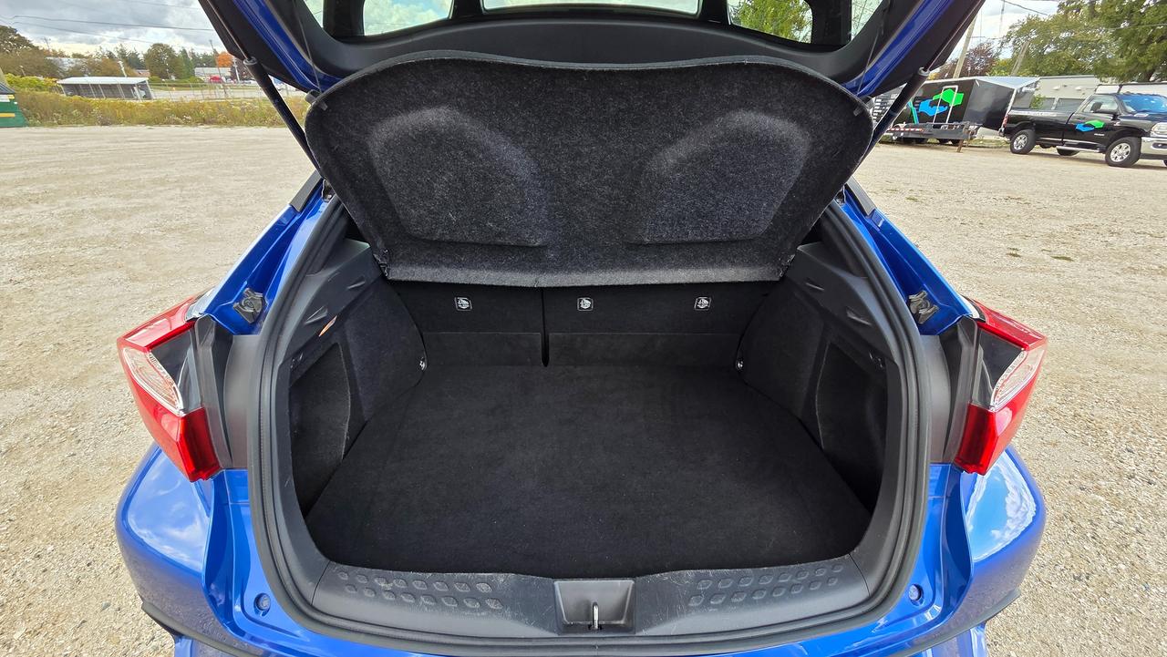 2021 Toyota C-HR XLE Premium Photo