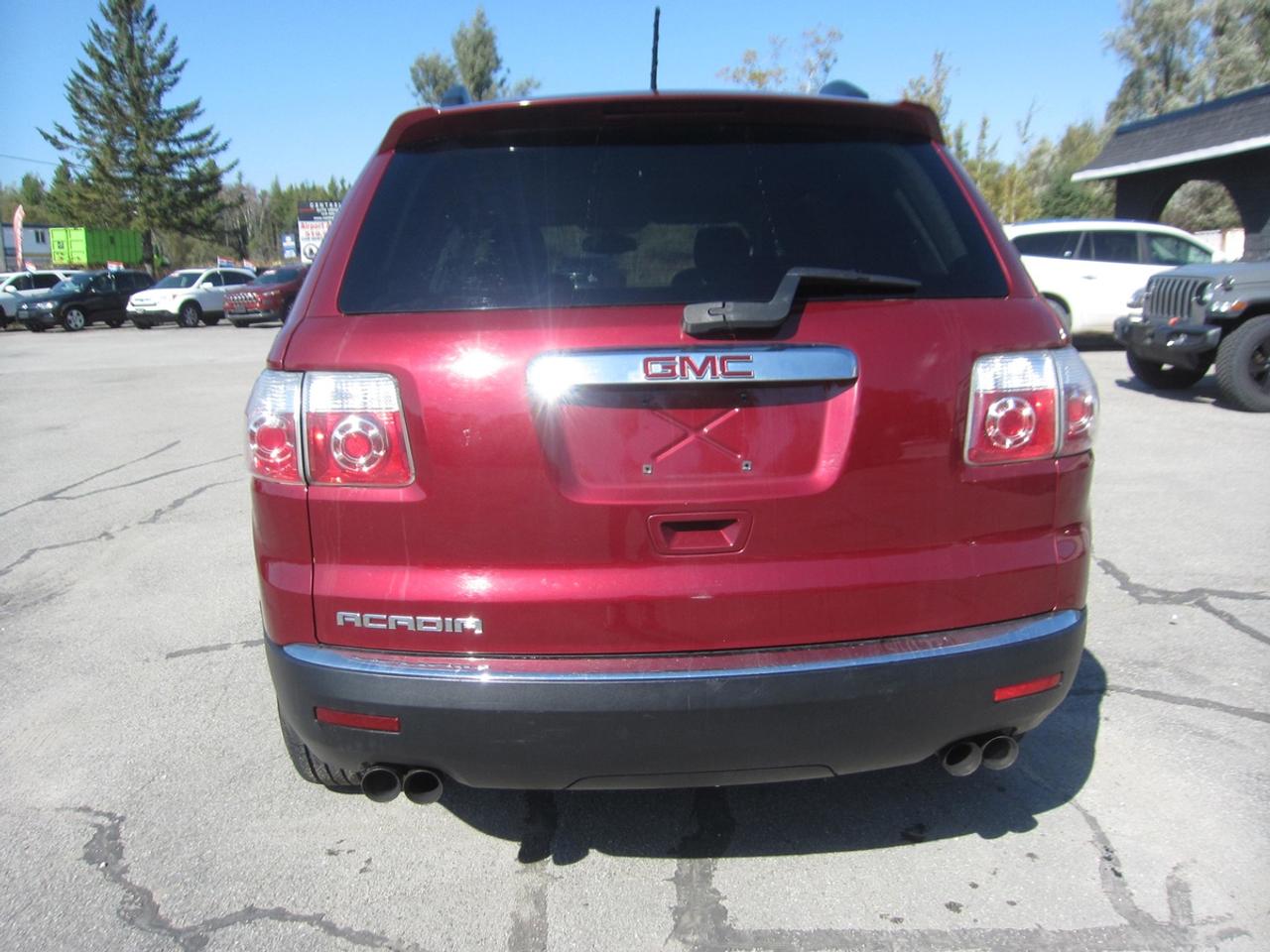 2011 GMC Acadia SL Photo3