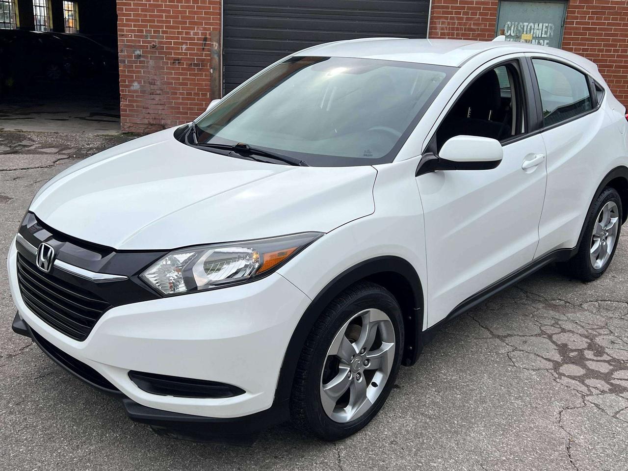 2017 Honda HR-V LX 6 SPEED MANUAL BACKUP CAMERA BLUE TOOTH Photo3