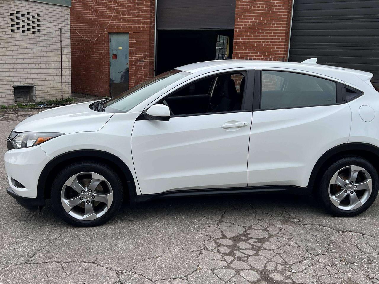 2017 Honda HR-V LX 6 SPEED MANUAL BACKUP CAMERA BLUE TOOTH Photo