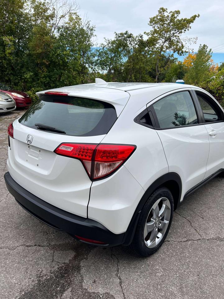 2017 Honda HR-V LX 6 SPEED MANUAL BACKUP CAMERA BLUE TOOTH Photo