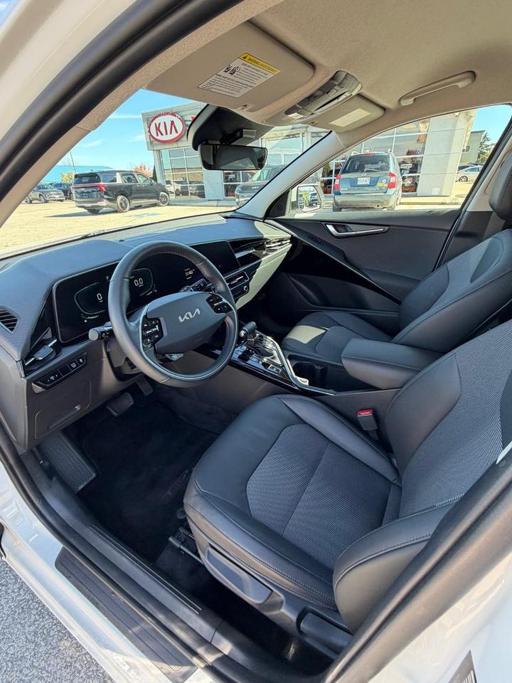 2024 Kia NIRO EX Photo