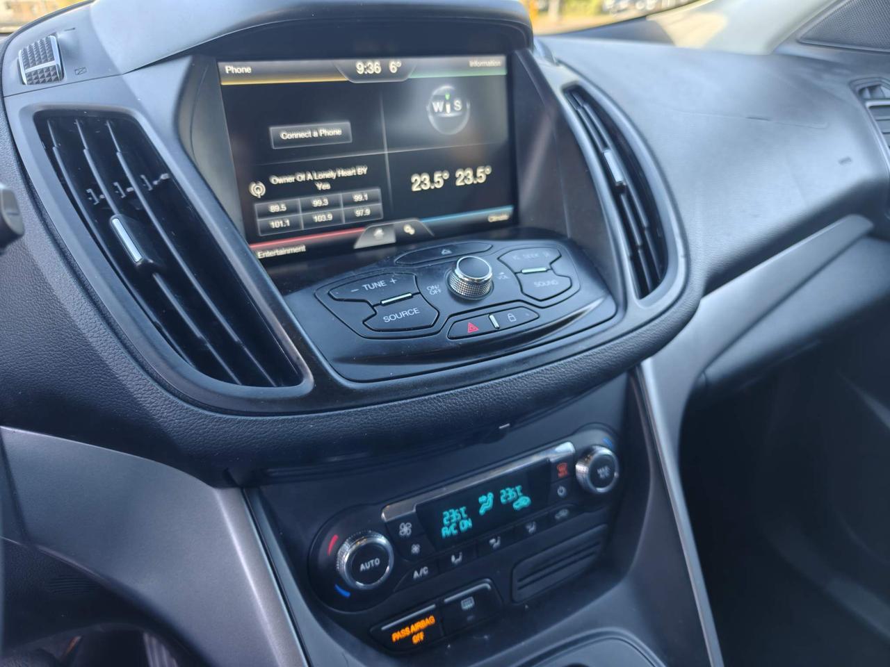 2015 Ford Escape SE 4dr 4x4 Photo3
