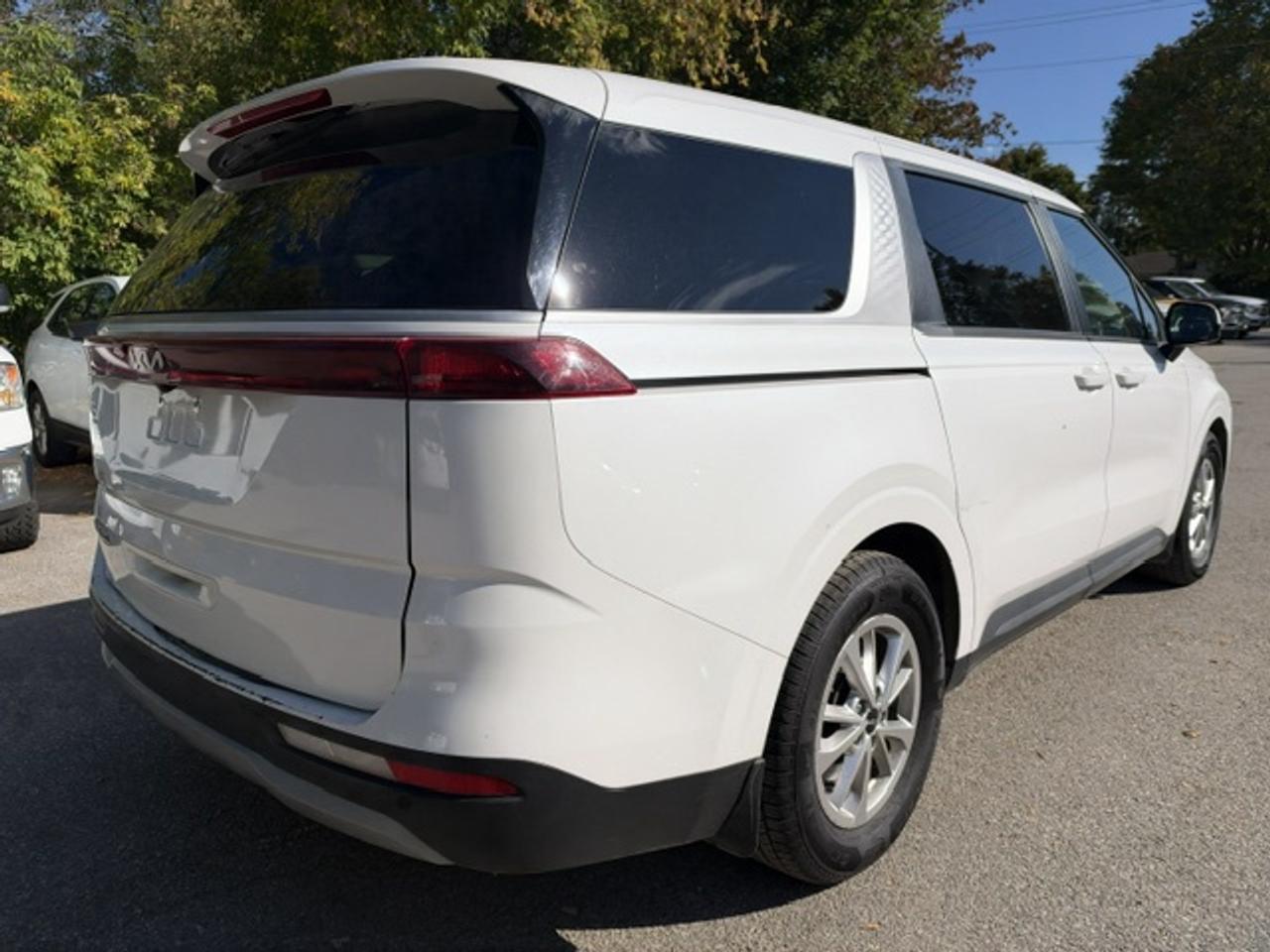 2022 Kia Carnival LX FWD Photo