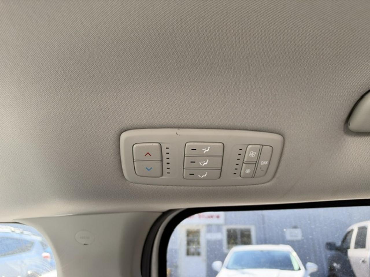 2022 Kia Carnival LX FWD Photo