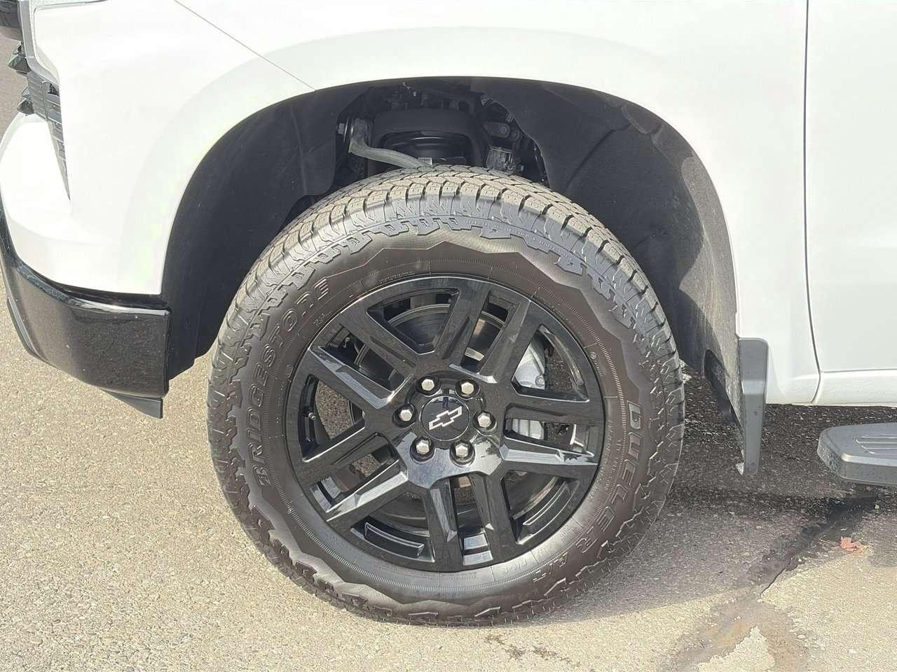 2024 Chevrolet Silverado 1500 Crew Cab Short Box 4-Wheel Drive LT Trail Boss 3.0 Photo