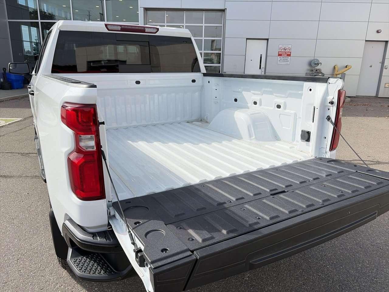 2024 Chevrolet Silverado 1500 Crew Cab Short Box 4-Wheel Drive LT Trail Boss 3.0 Photo