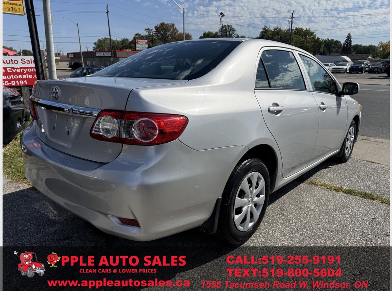 2013 Toyota Corolla LE Photo3