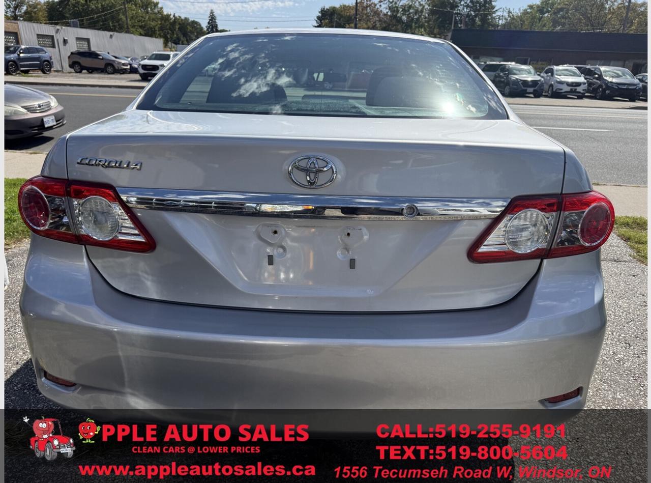 2013 Toyota Corolla LE Photo