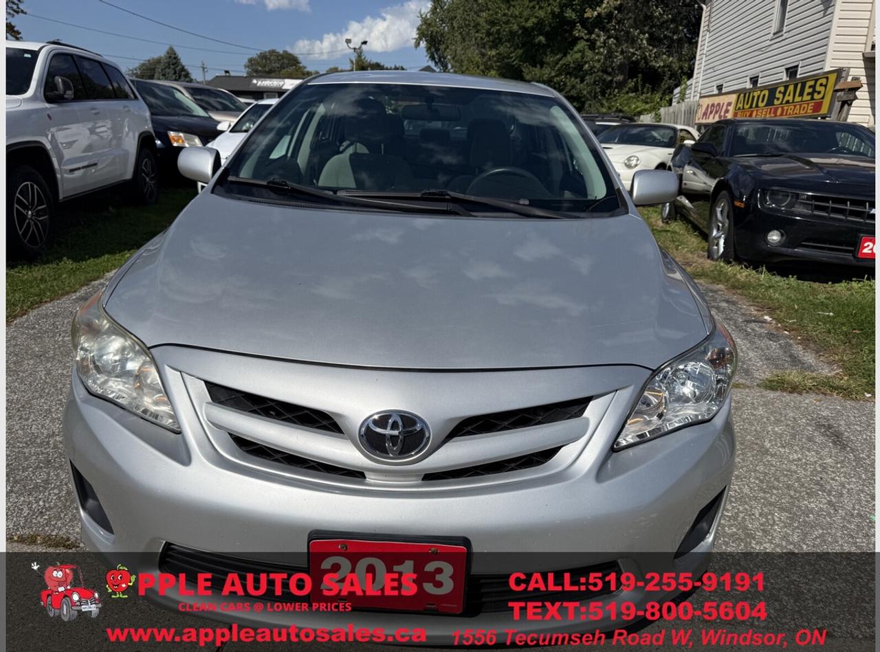 2013 Toyota Corolla LE Photo1