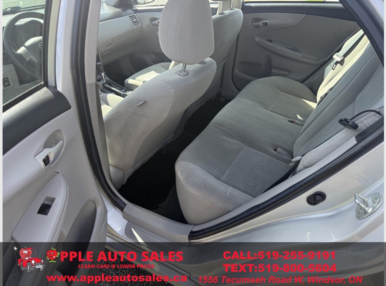 2013 Toyota Corolla LE Photo